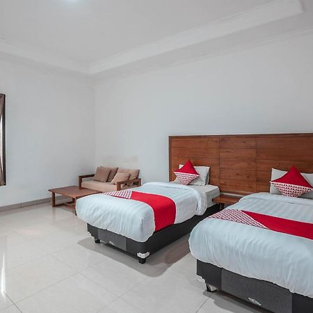 Super Oyo 686 Bunga Karang Hotel Bekasi Eksteriør bilde