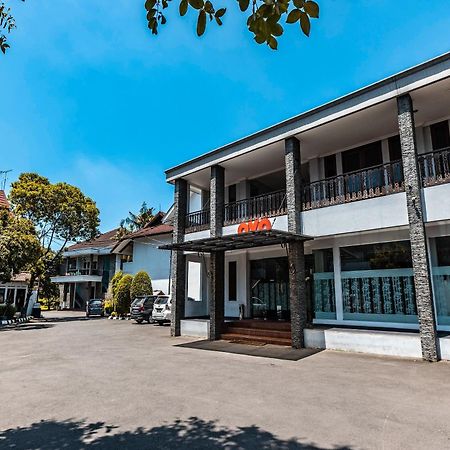 Super Oyo 686 Bunga Karang Hotel Bekasi Eksteriør bilde