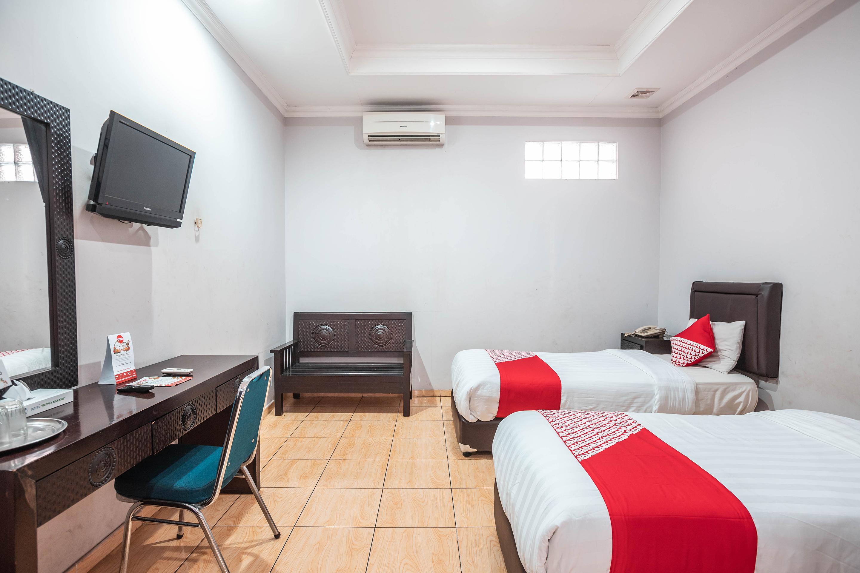 Super Oyo 686 Bunga Karang Hotel Bekasi Eksteriør bilde