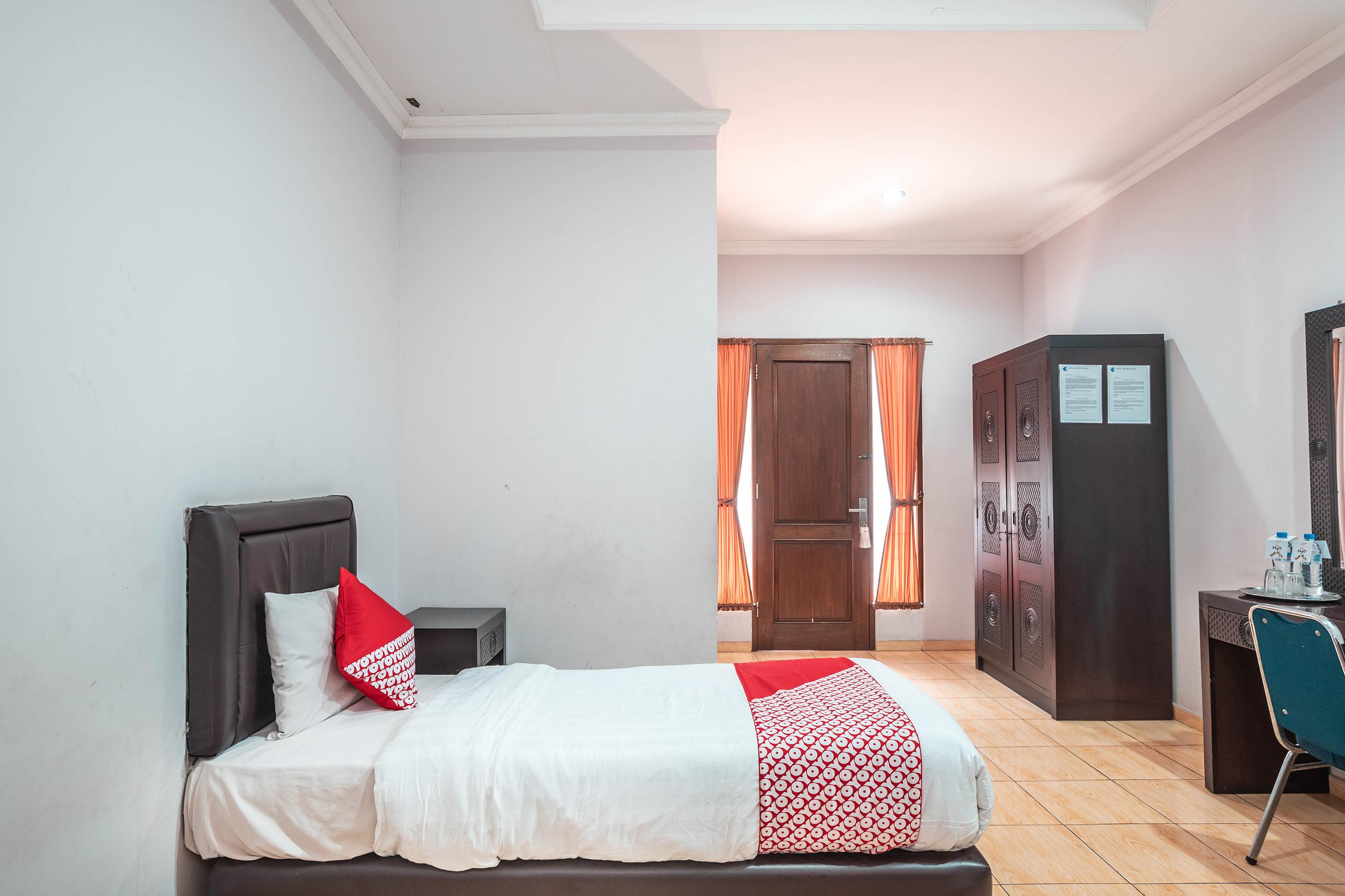 Super Oyo 686 Bunga Karang Hotel Bekasi Eksteriør bilde