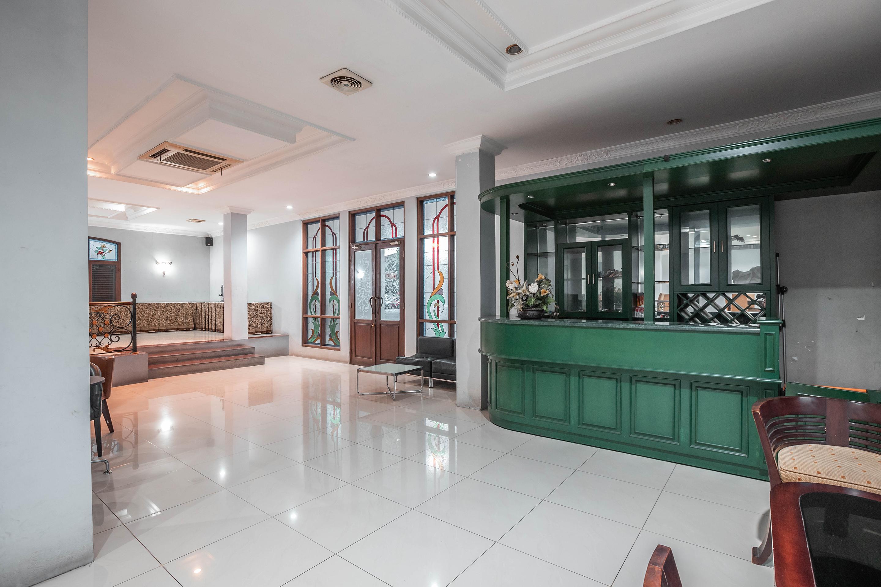 Super Oyo 686 Bunga Karang Hotel Bekasi Eksteriør bilde