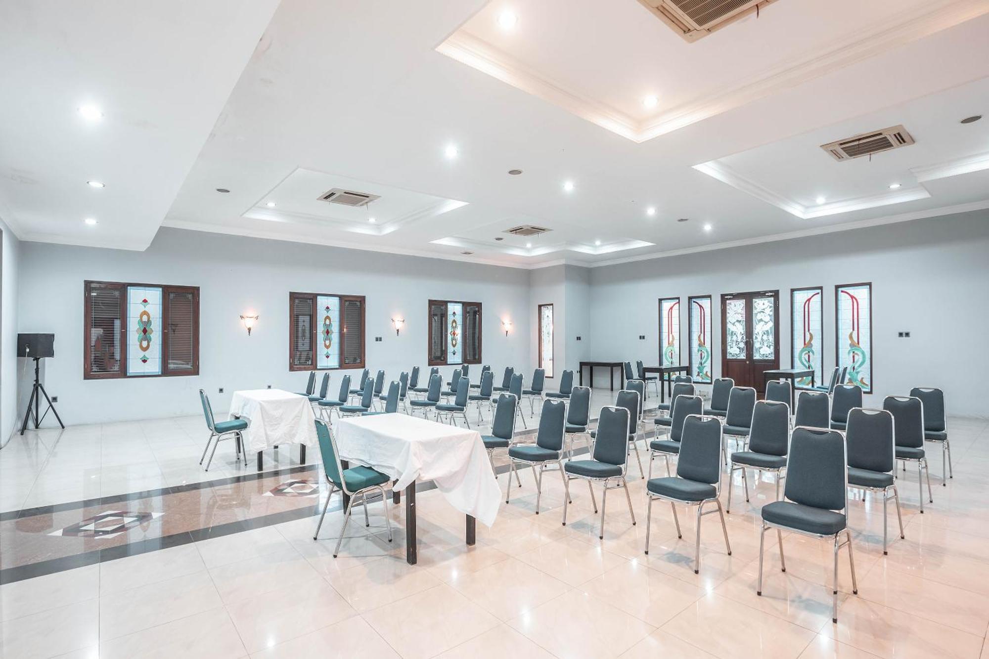 Super Oyo 686 Bunga Karang Hotel Bekasi Eksteriør bilde