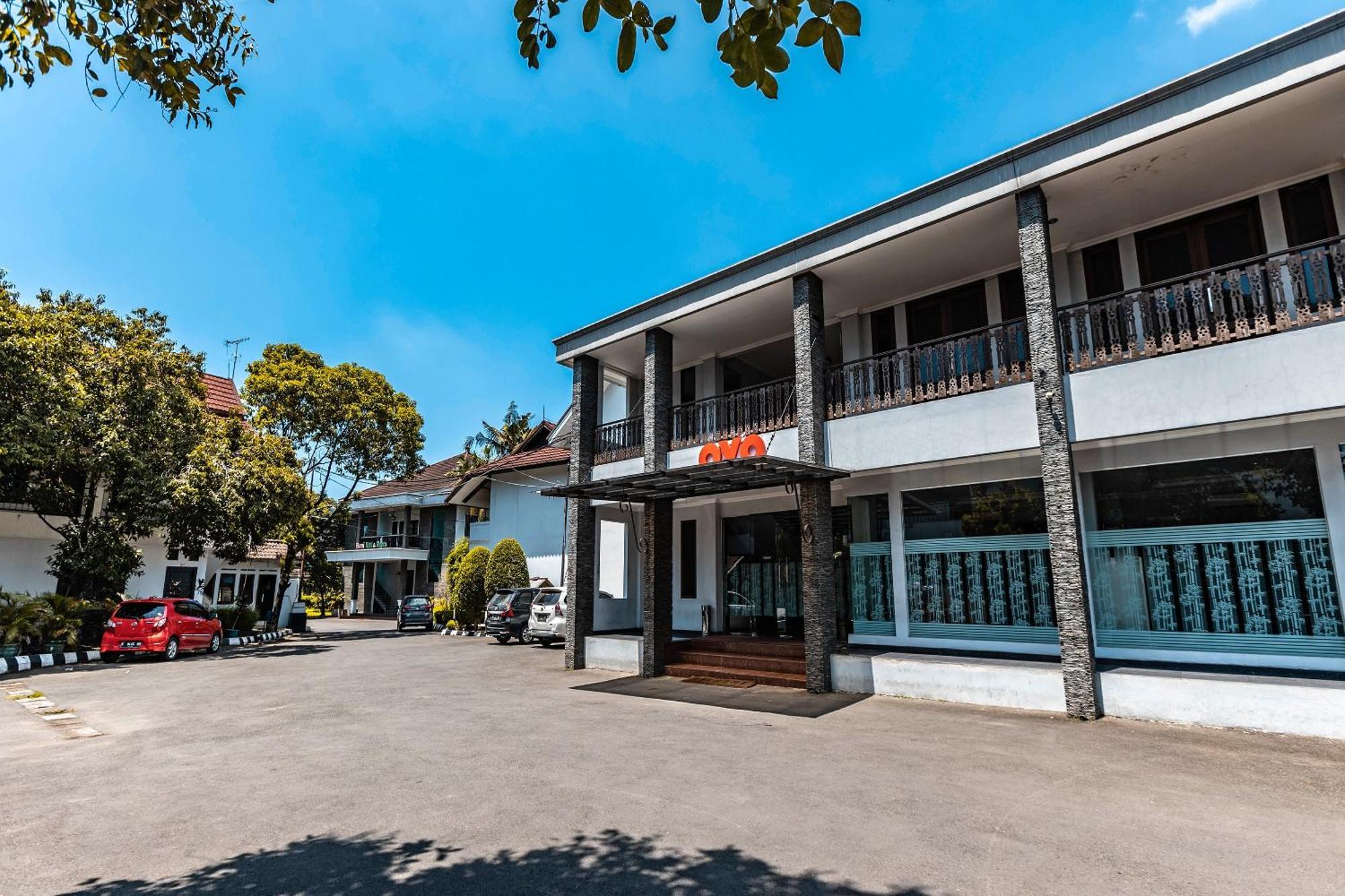 Super Oyo 686 Bunga Karang Hotel Bekasi Eksteriør bilde