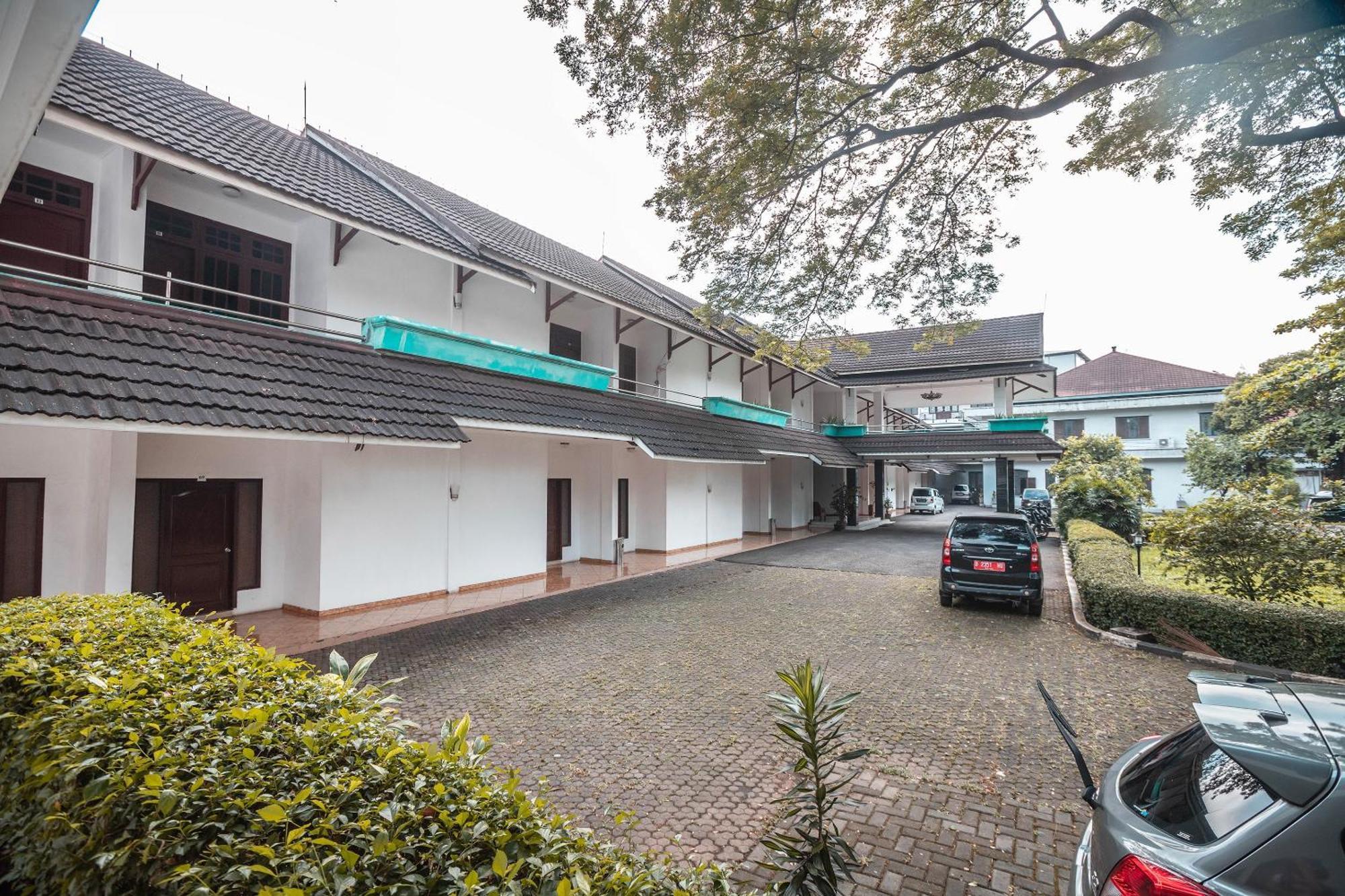 Super Oyo 686 Bunga Karang Hotel Bekasi Eksteriør bilde